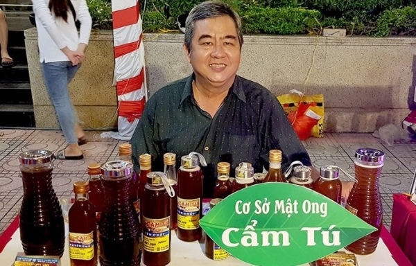 Cam Tu Honey - The quintessence from longan garden on e-commerce platform