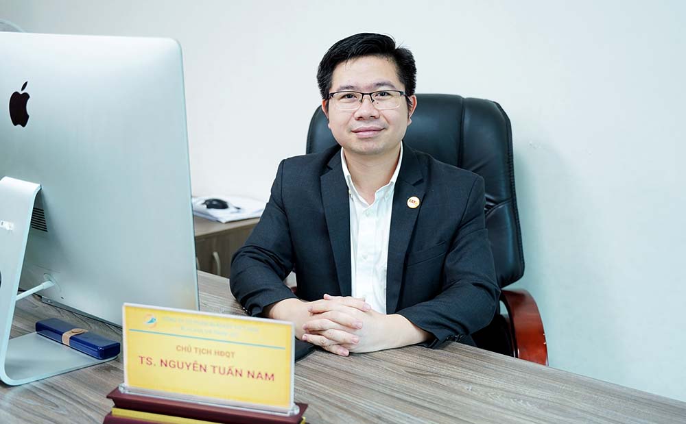 En renonçant à l’opportunité de travailler en Allemagne, le Dr. Nguyen Tuan Nam est revenu au Vietnam avec le désir de réaliser le rêve vietnamien d'étudier en Allemagne et de contribuer à l'éducation du pays.