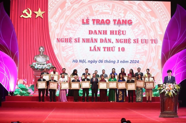 Tôn vinh những nghệ sĩ lao động bền bỉ, sáng tạo và có nhiều cống hiến nổi bật cho đời sống văn hóa nghệ thuật nước nhà - Ảnh 5.