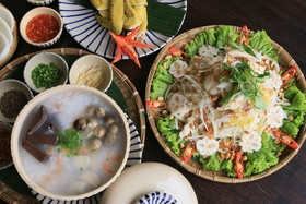 Mangosteen chicken salad and a series of famous delicious specialties of Binh Duong