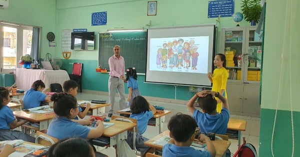 Ho Chi Minh City encourages teaching some subjects in foreign languages