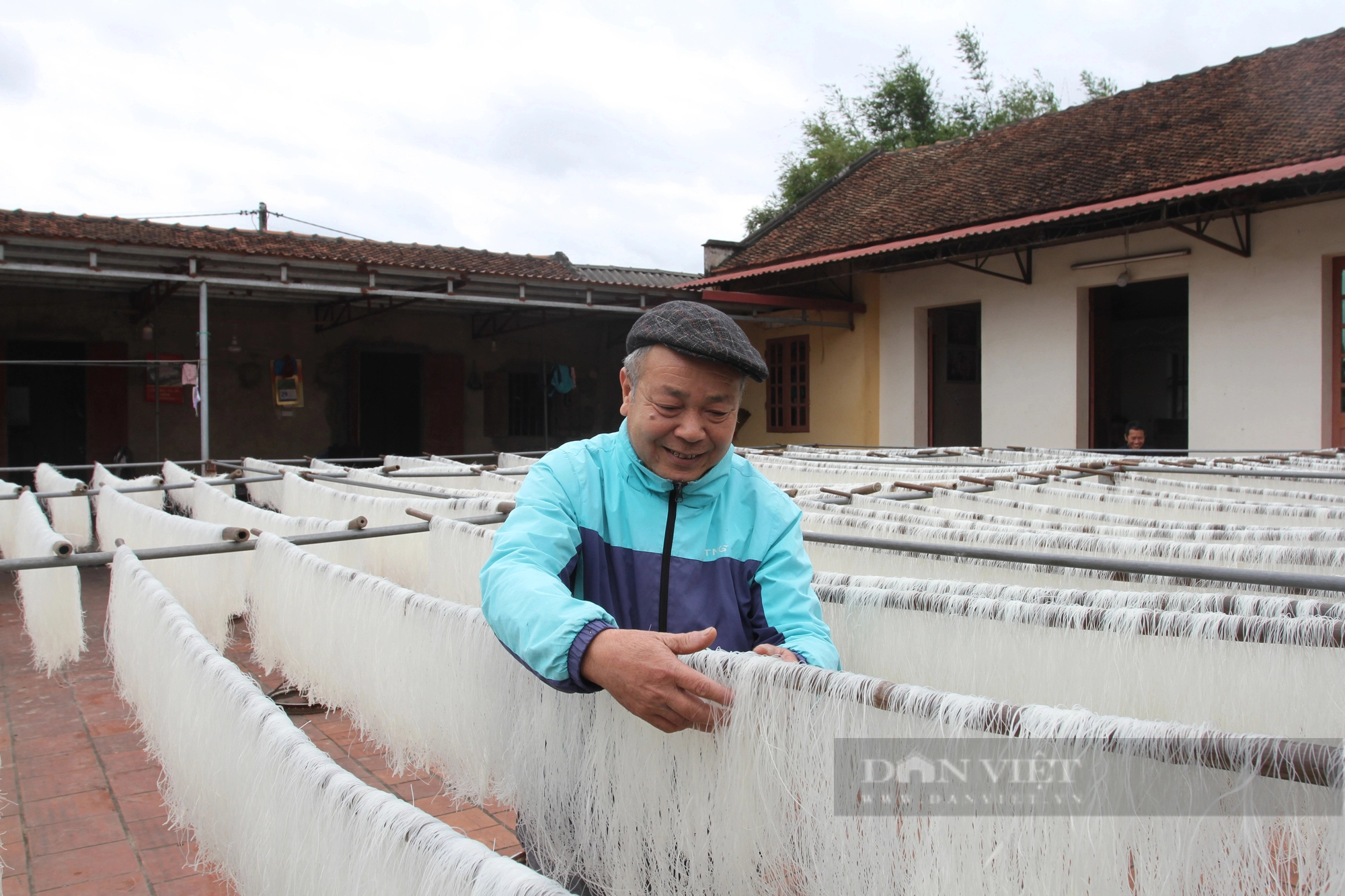 Nuôi lợn lỗ, nông dân này ở Thái Nguyên chuyển làm mì gì mà vắt vài tạ/ngày vẫn chưa đủ bán?- Ảnh 1.