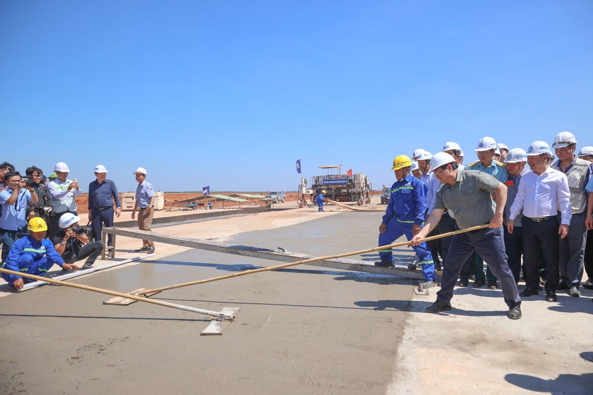 Thủ tướng: 'Phấn đấu hoàn thành sân bay Long Thành trước 6 tháng'