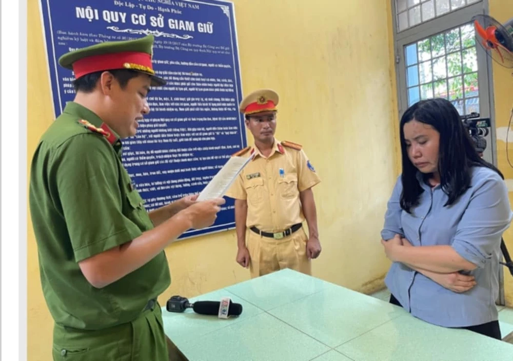 El Departamento de Policía de la ciudad de Vung Tau emitió una decisión de procesar y una orden de detención temporal de 4 meses para la acusada Tran Thi Thu Thanh.