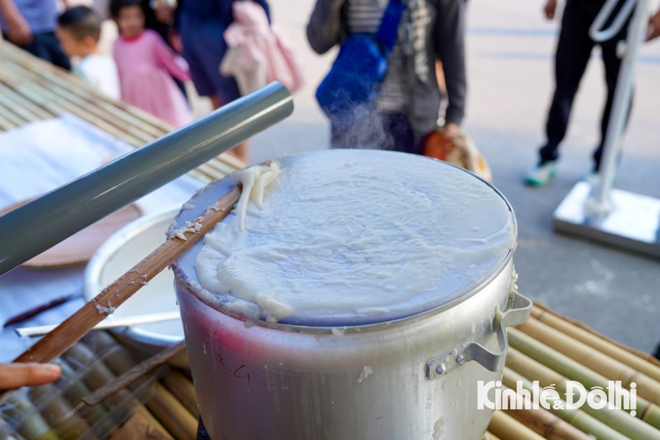 Hanoi Food Culture Festival 2024: Verkehrsstaus wegen Tausender Menschen, die zum Festival kommen - Foto 20