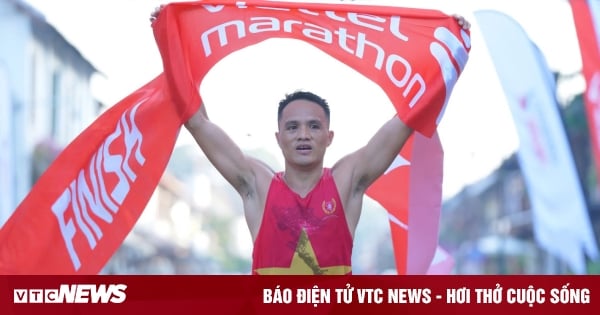 VĐV Việt Nam vô địch đường chạy marathon trên đất Lào