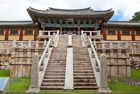 Ngôi chùa nghìn năm tuổi ở Hàn Quốc