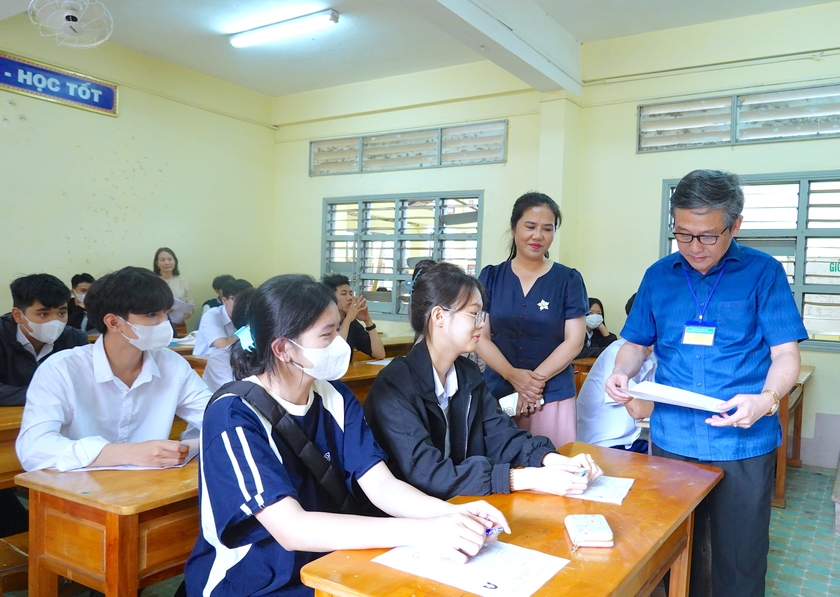 Gia Lai: 121 candidatos ausentes el día del estudio de las normas del examen de graduación de la escuela secundaria foto 1