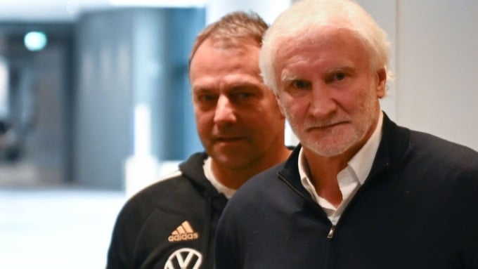 Rudi Voller (right), 63 years old, is currently the Director of the DFB. During his playing days, he played as a striker for Bremen, Marseille, Leverkusen, and was a mainstay of the German team that won the 1990 World Cup. Voller was the head coach of the German team from 2000-2004, leading the team to the 2002 World Cup final. Photo: DFB