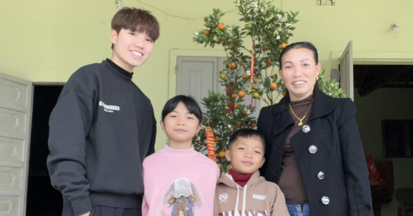 Happy Tet with mom and siblings