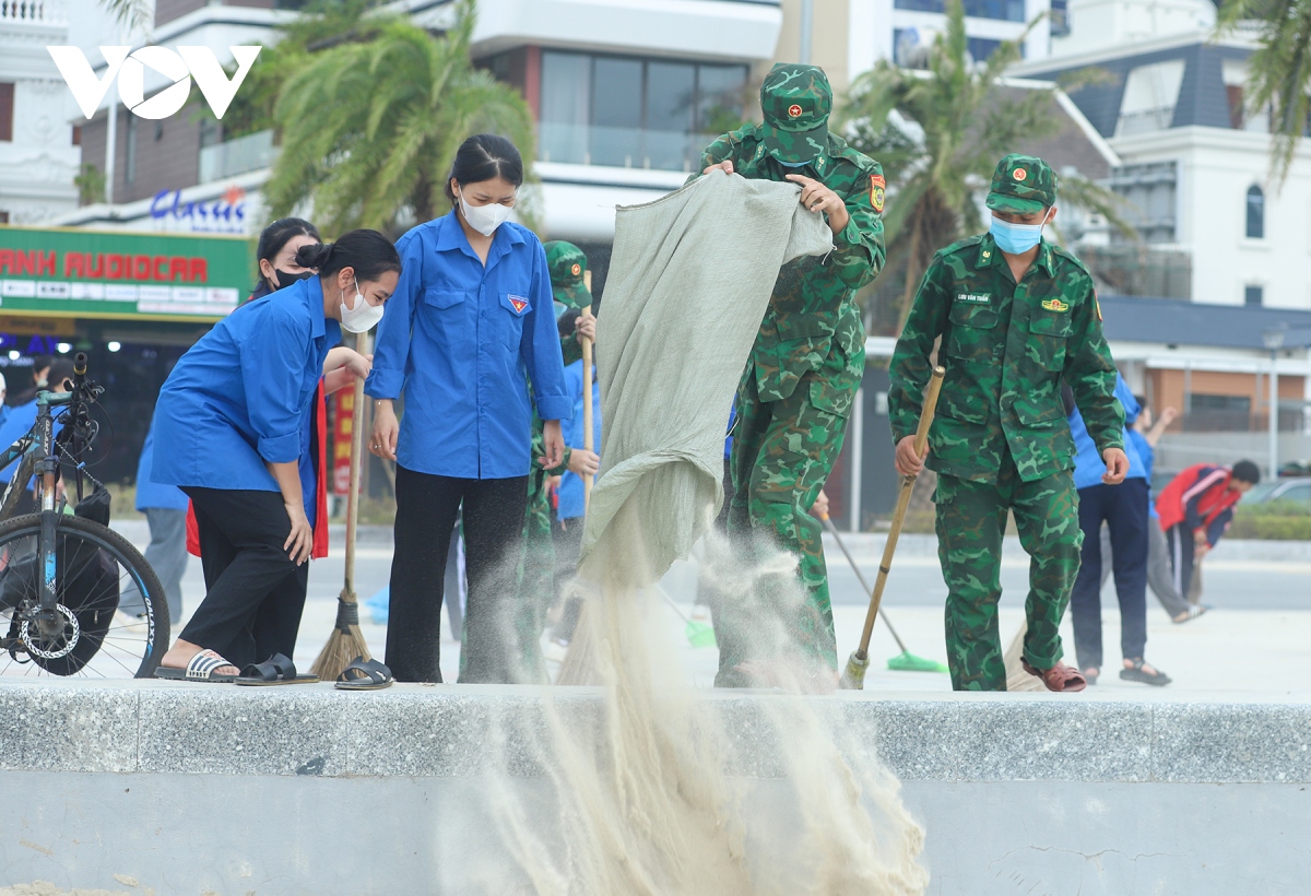 quang ninh tong ve sinh don dep bai bien va pho phuong hinh anh 9