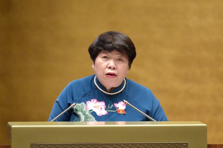Chairman of the National Assembly's Social Committee presents a report explaining the political reception of the revised Trade Union Law 7918-200.jpg