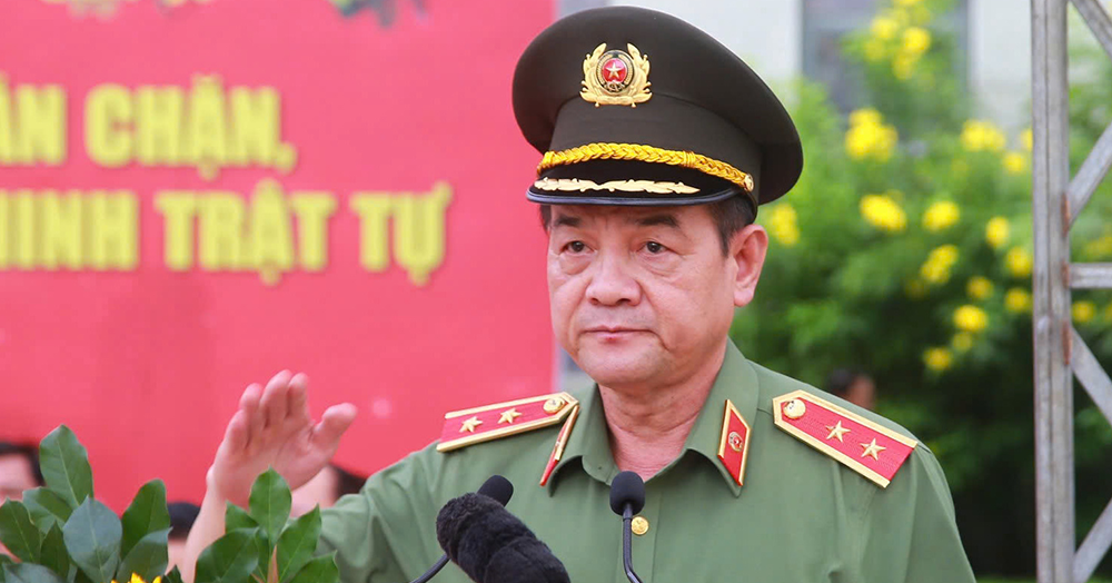 El director del Departamento de Policía de la ciudad de Ho Chi Minh recibe la Medalla de Honor de Primera Clase