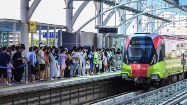 Más de 393.000 pasajeros participaron en la ruta ferroviaria urbana Nhon - Estación de tren de Hanoi.