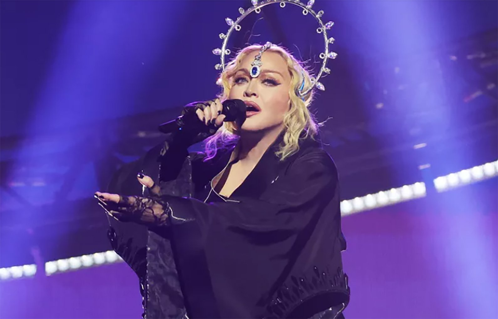 Madonna bị kiện vì... diễn muộn!- Ảnh 1.