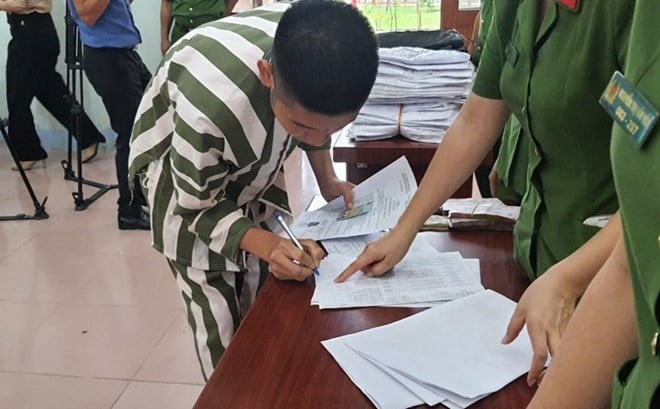 大統領、18人の死刑囚の終身刑への減刑に署名