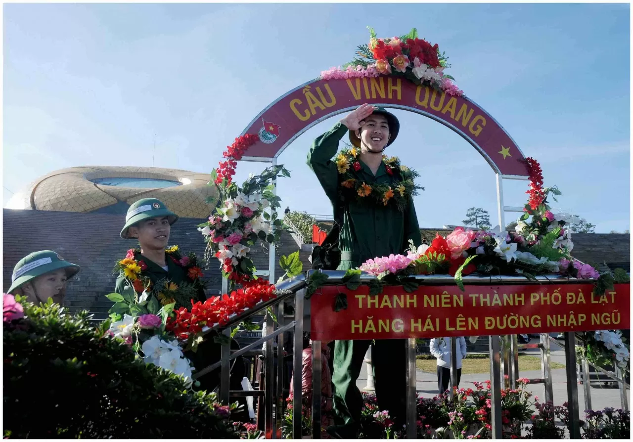 Tiếp bước cha anh đi trước. (Ảnh: Hà Hữu Nết) 