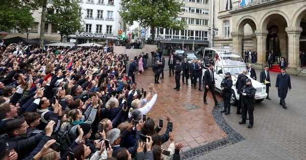 Der seltene apostolische Besuch von Papst Franziskus