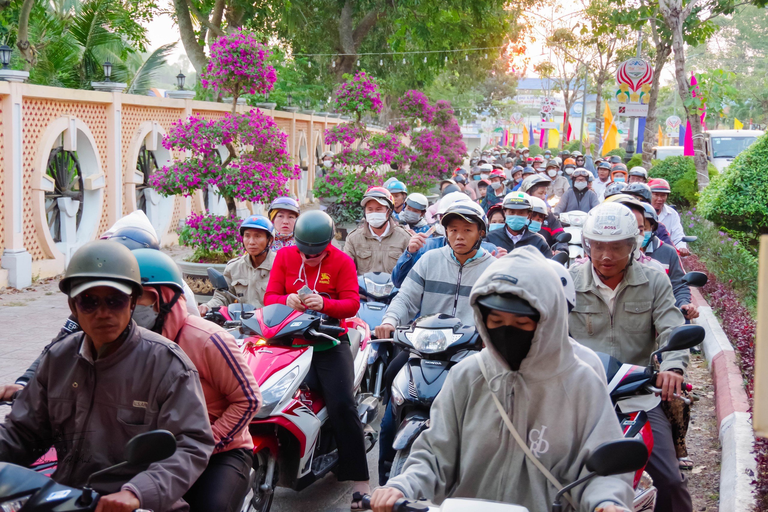 Ngày Tết dạo chơi trên “nóc nhà” của miền Tây- Ảnh 2.