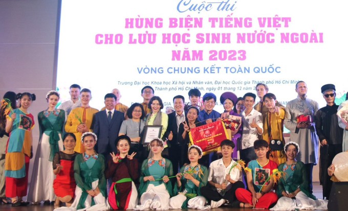 Los miembros del equipo de la Universidad de Ciencias Sociales y Humanidades, Universidad Nacional de Vietnam, Hanoi, incluyen sistemas de formación de 8 países diferentes. Foto: USSH