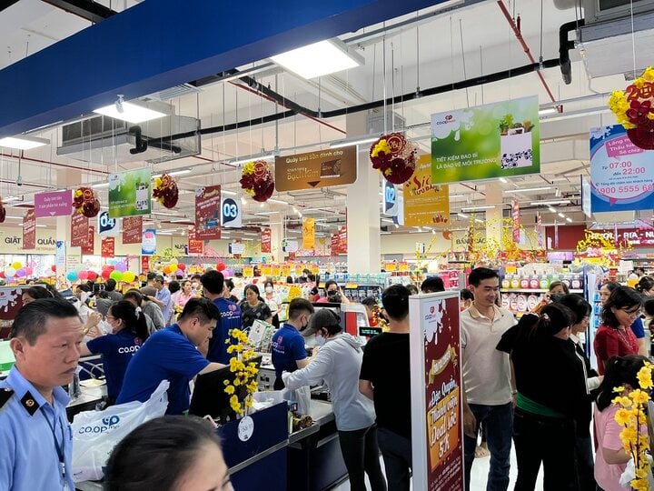 Co.opmart Cai Be is located in Sensemarket Cai Be, with an area of ​​2000 m2 selling 30000 items.