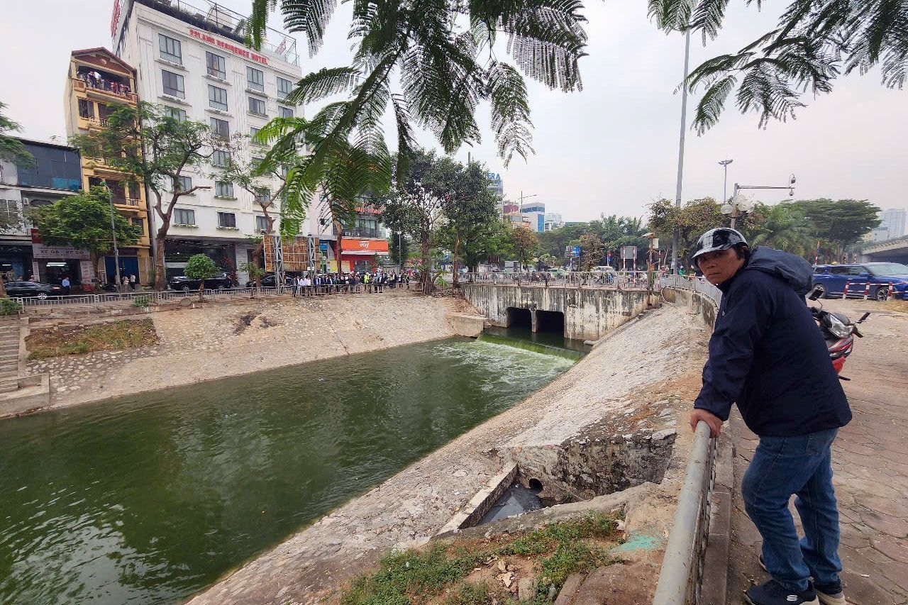 Deux directeurs de département de Hanoi proposent des solutions pour « revitaliser » la rivière To Lich