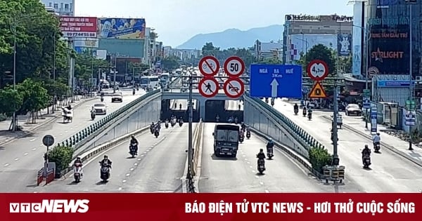 Có được lùi xe trong hầm đi bộ?