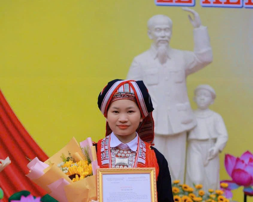 Die erste Dao-Studentin des Dorfes Nam Li hat die Aufnahmeprüfung zur Rechtsuniversität Hanoi bestanden