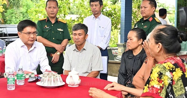 Politiker von Ho-Chi-Minh-Stadt besuchen Familien von Märtyrern, die bei der Verteidigungskampfübung der Militärregion 7 ums Leben kamen