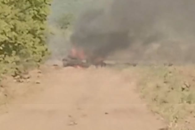 World - Russian tanks show off destructive power when confronting Ukrainian tanks