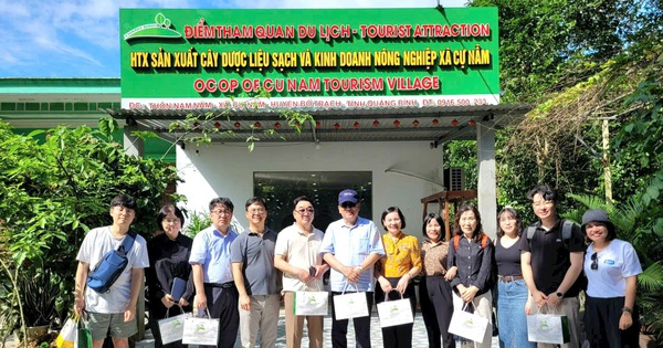 កសិករ​បើក​ហាង OCOP នៅ​ភូមិ​ទេសចរណ៍ ភ្ញៀវ​ចូល​ទស្សនា​និង​ទិញ​ទំនិញ​ដោយ​សេរី