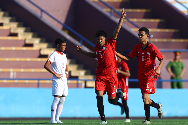 Mohammed Al-Garash (number 5) opened the score for U17 Yemen.