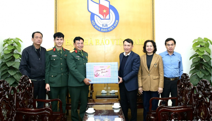 Strengthening the traditional friendship and special solidarity between Division 312 and the Vietnam Journalists Association