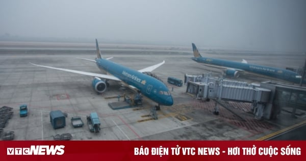 The Politburo agreed to study the establishment of a second airport in Hanoi.