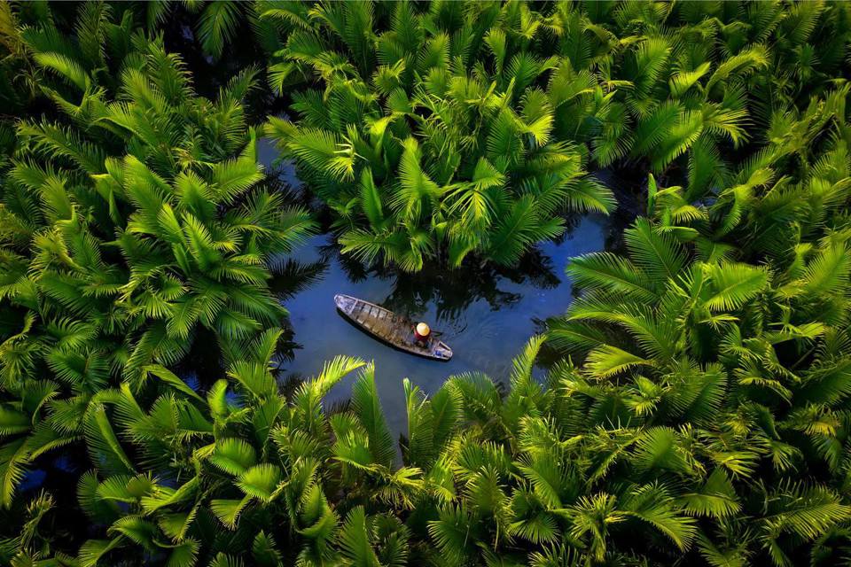 Tinh Khe water coconut forest is a place where community tourism is strongly developing.