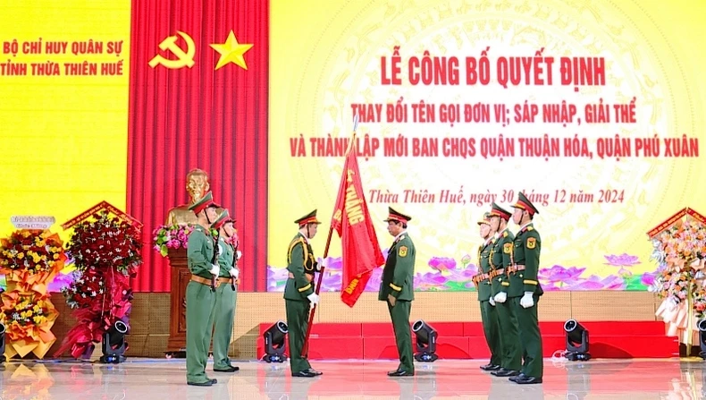 Announcing the decision to rename the Military Command of Thua Thien Hue province photo 3