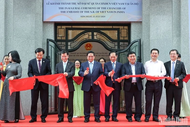 Thủ tướng Phạm Minh Chính gặp gỡ cán bộ, nhân viên Đại sứ quán, cộng đồng người Việt Nam tại Ấn Độ ảnh 4