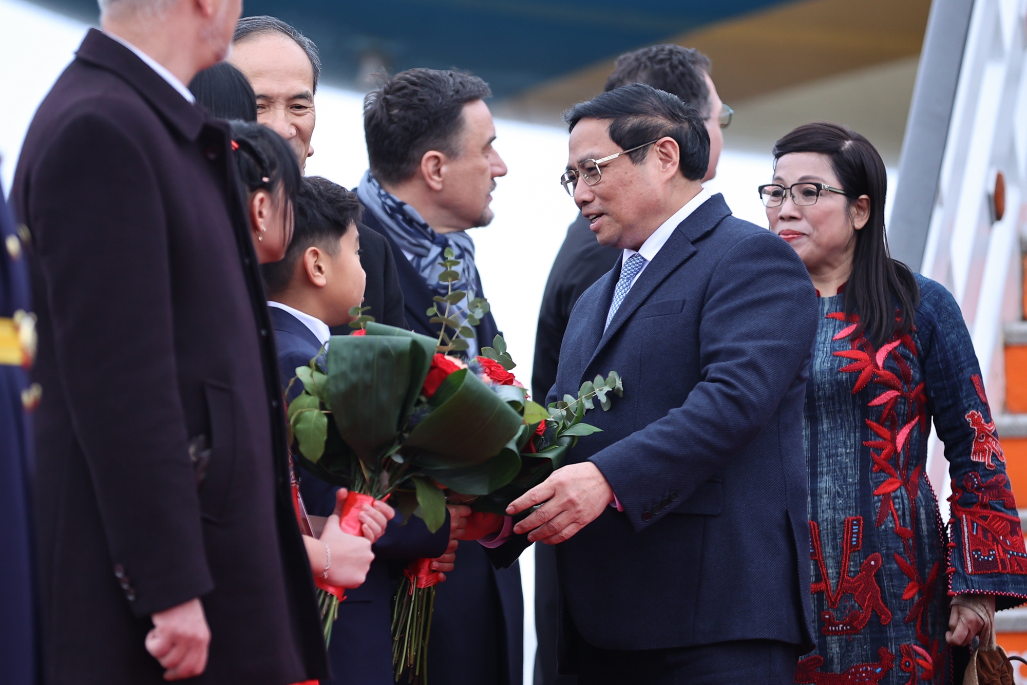 El primer ministro Pham Minh Chinh llegó a Bucarest para iniciar su visita oficial a Rumania, foto 3.