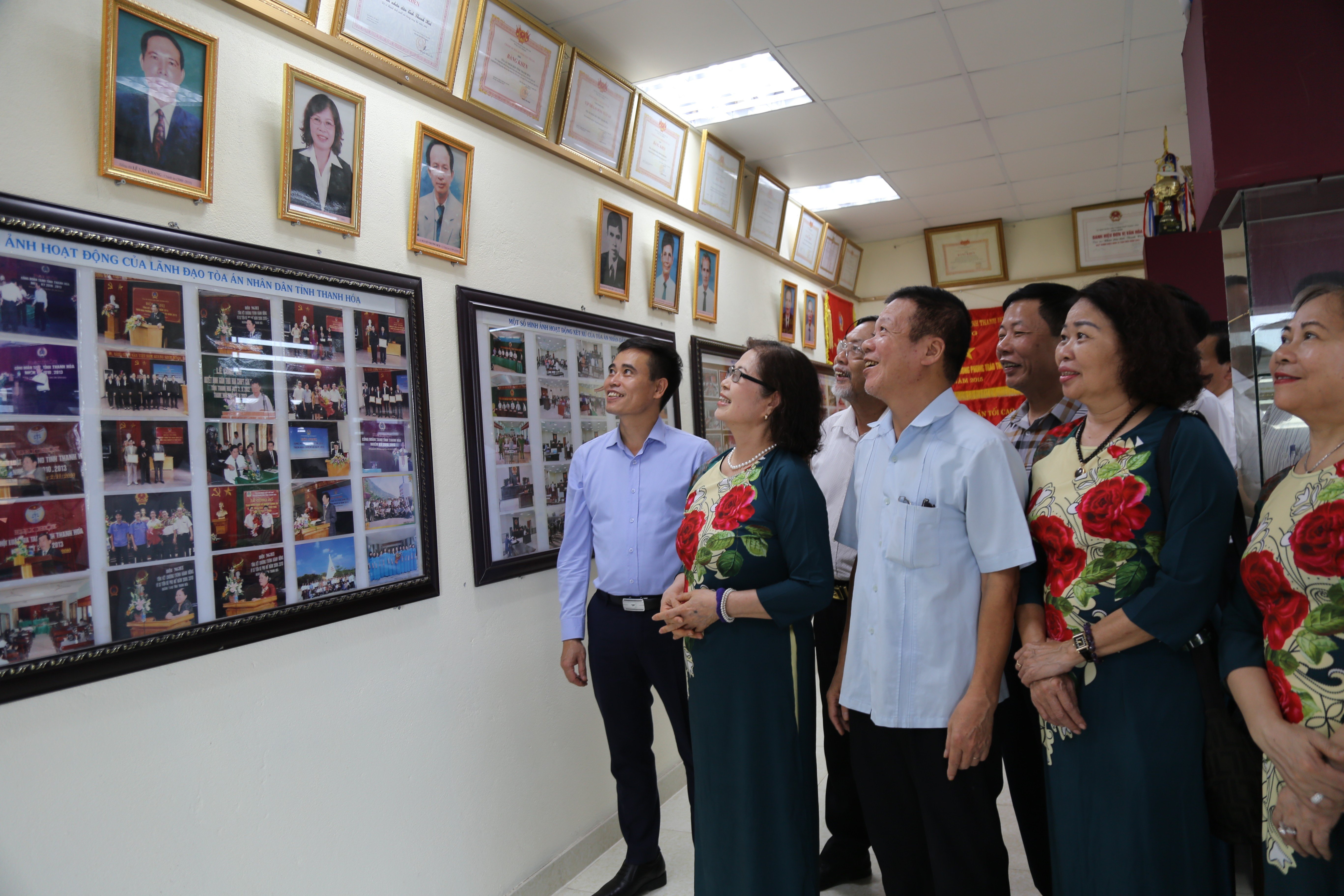 Événement - Le Centre de conseil juridique pour mineurs visite et rencontre les dirigeants du tribunal populaire provincial de Thanh Hoa (Photo 5).