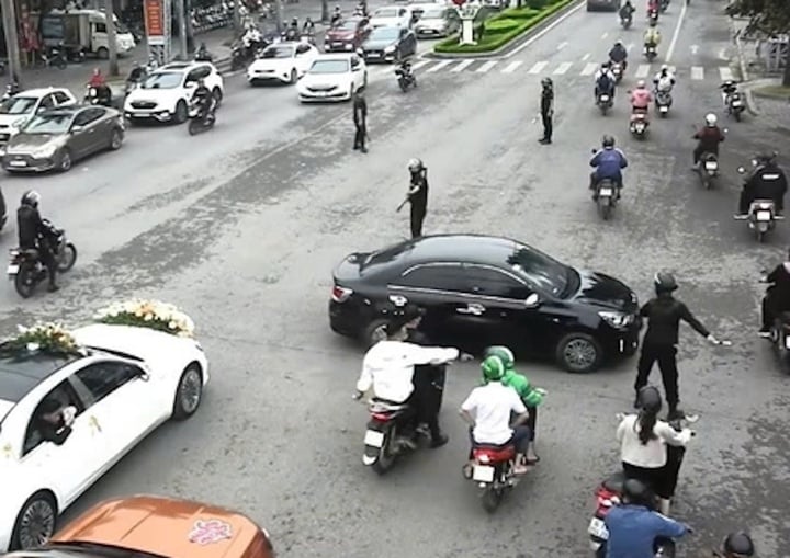 A group of people dressed as bodyguards stood up to block traffic to let the wedding procession pass. (Photo: Social Network)