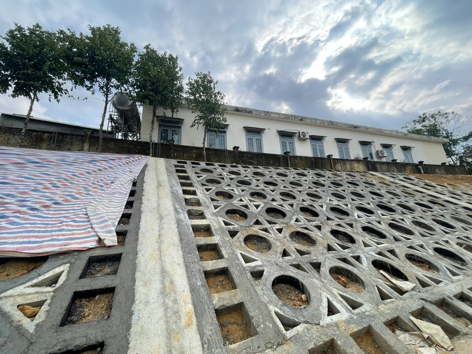 Además, contribuye a completar la infraestructura del área del proyecto para estabilizar la vida de las personas y promover el desarrollo socioeconómico local.  
