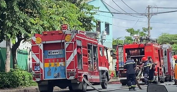 Incendio en empresa de la ciudad de Thu Duc tras fuerte explosión