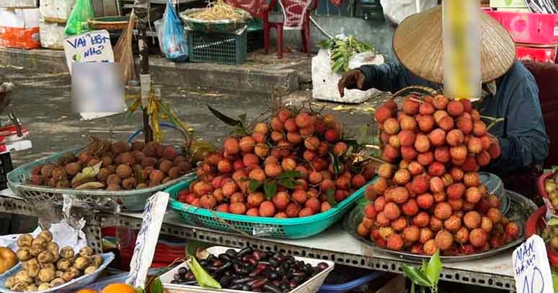 ลิ้นจี่ “หมดฤดูกาล” ในตลาดเช้าในนครโฮจิมินห์