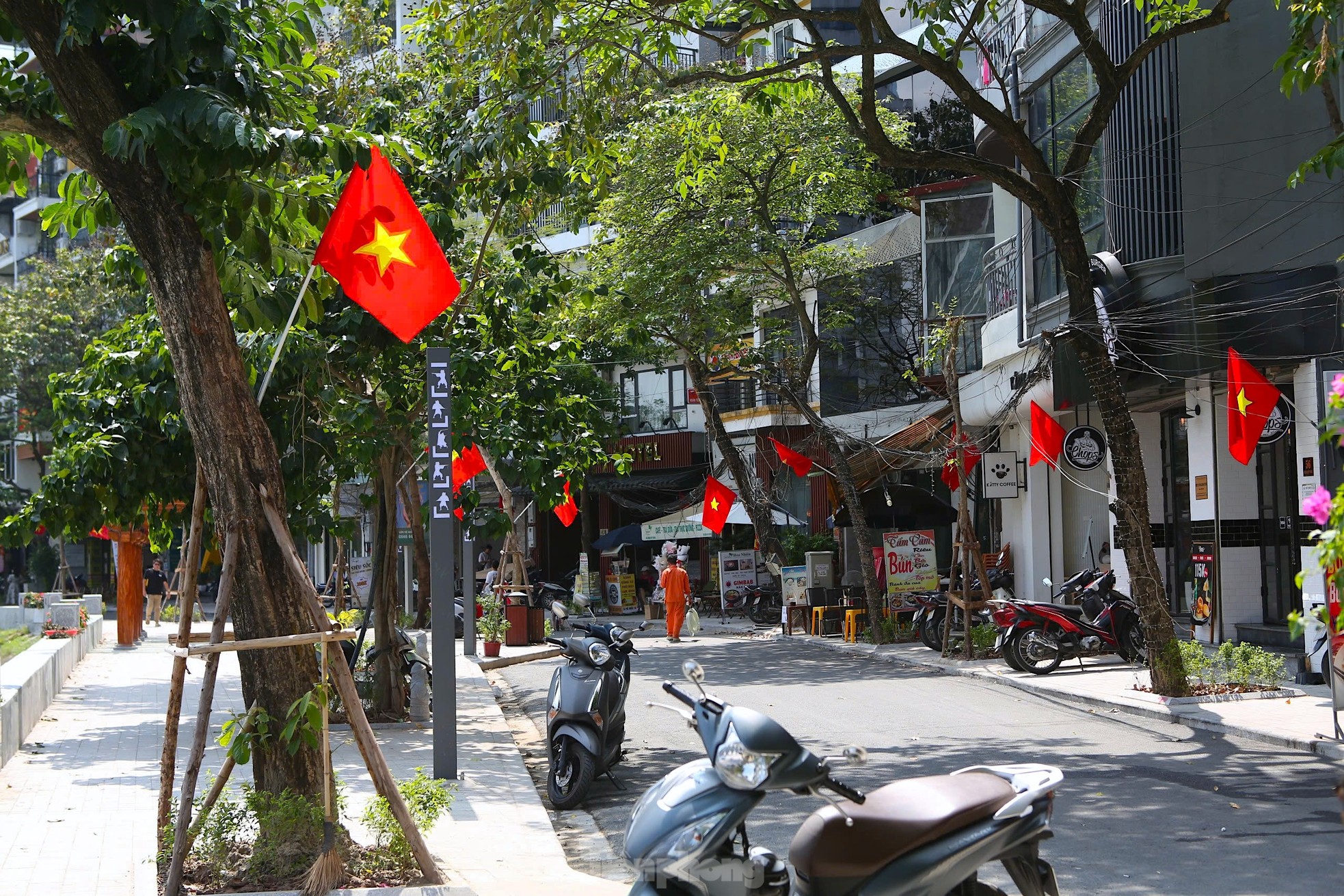 Tuyến phố đi bộ gần 30 tỷ đồng tại Hà Nội vắng hoe sau hơn một tuần mở cửa ảnh 4