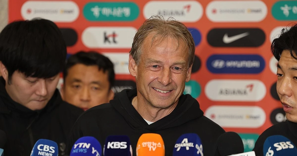 Coach Klinsmann was thrown strange objects by fans, asked to resign when returning to Korea