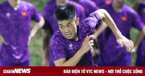 Dinh Bac broke his toe and will be out for the rest of the season, saying goodbye to U22 Vietnam