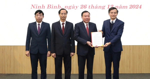 Establishment of Hoa Lu City Party Committee