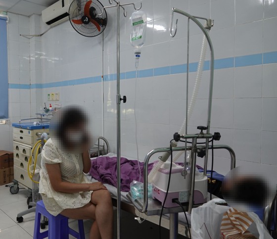 8歳の患者が入院中。写真：XUAN QUYNH