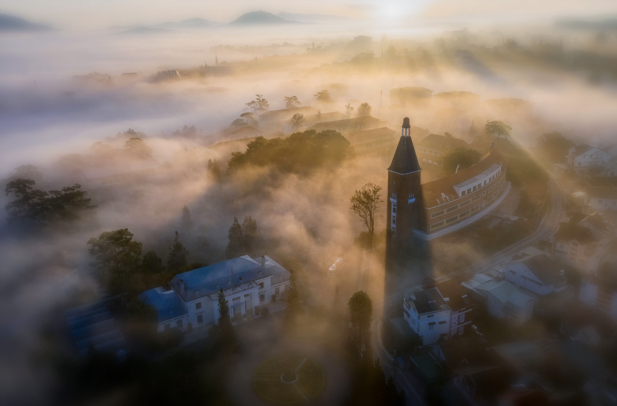 Dalat romantique et brumeux