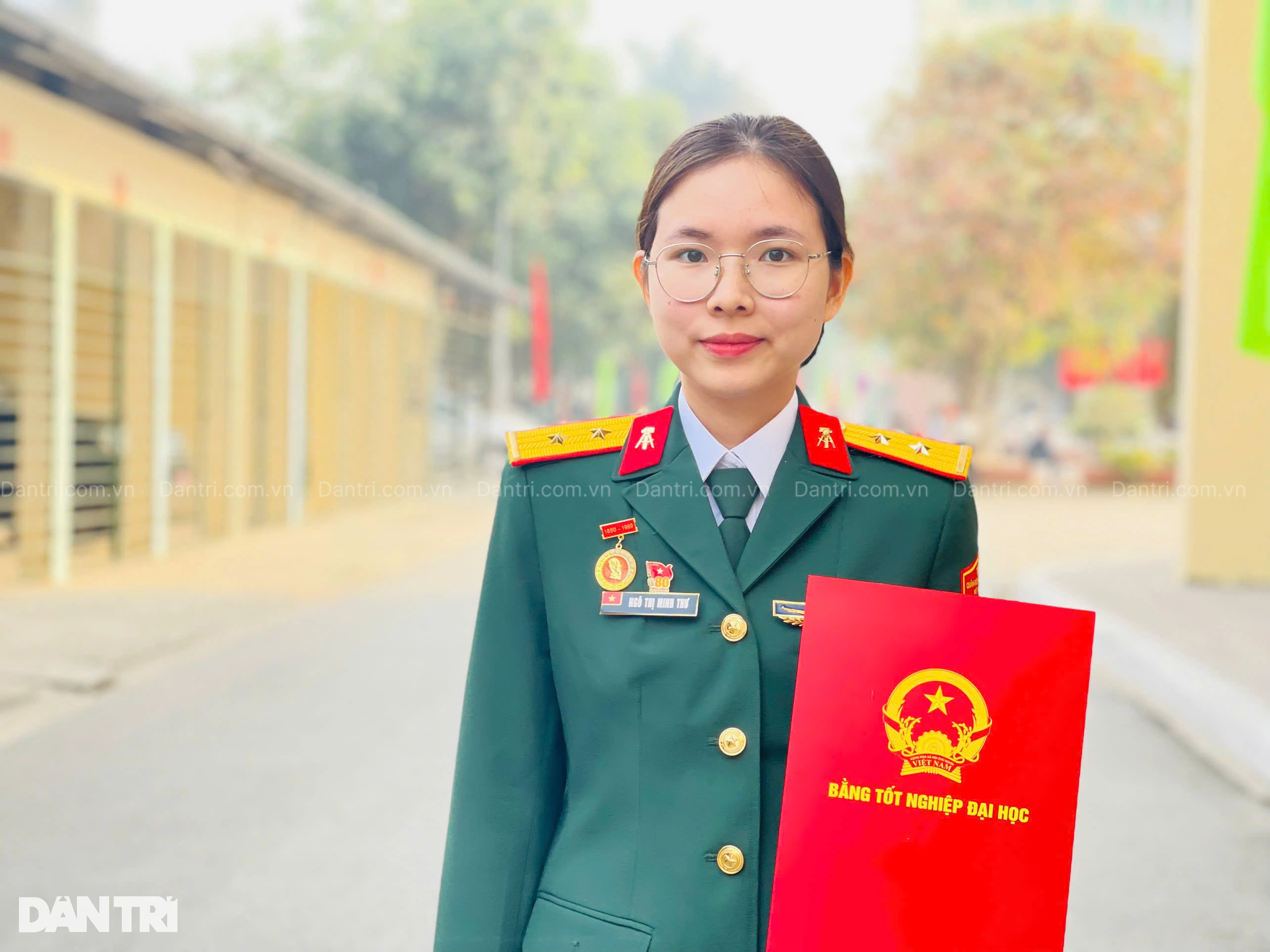 "Steel Rose" valedictorian tells story of carrying guns and sandbags on marches